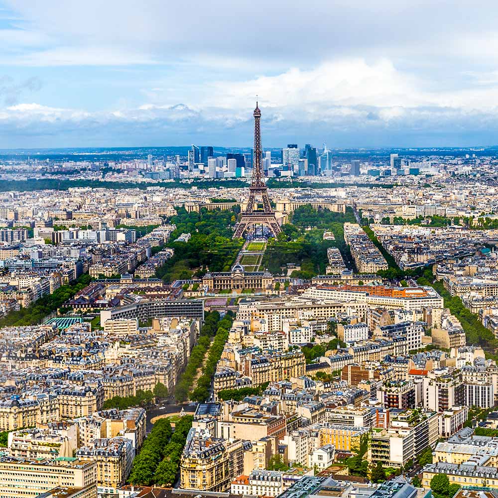 View of the Eiffel Tower: a stunning point of view