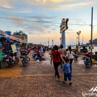 Ha Tien - Morning market crowd