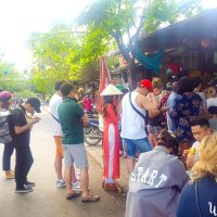 The waiting line for Banh Mi Phuong