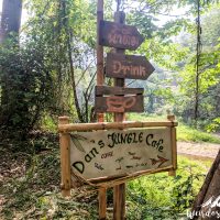 There are a few cafe towards the beginning of the trail