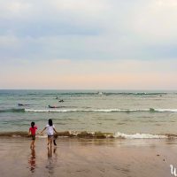 Crowded with surfers at the end of the afternoon