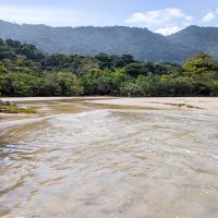 Beware when you cross the river: waves can make the water level rise very fast!