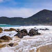 Praia do Meio: impressive waves!