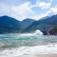 Praia do Meio: waves crashing on the rock