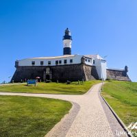 The lighthouse and the Bahia Naútico Museum